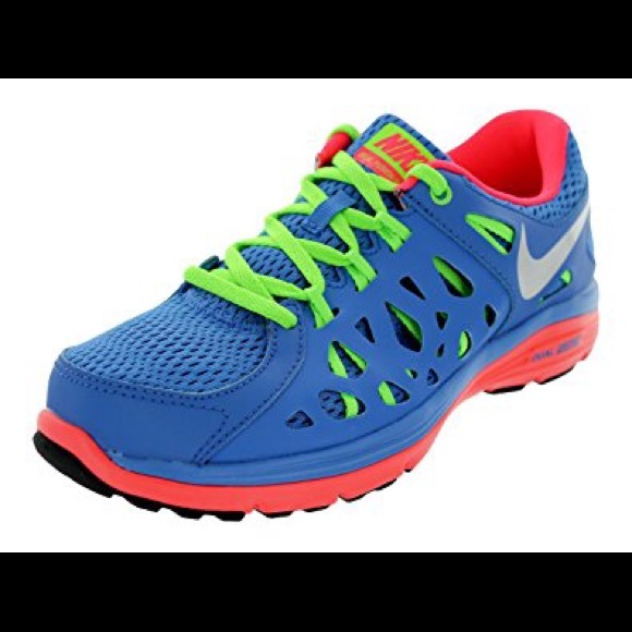 nike shoes dual fusion price